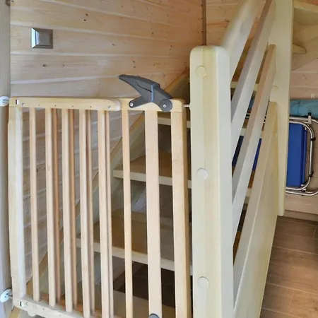 Homes Very Close To The סיאנוז'טי