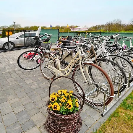 Homes Very Close To The בית נופש *